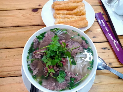 Thịt bò tươi ngon được chế biến cho món Phở Bò Kinh Doanh