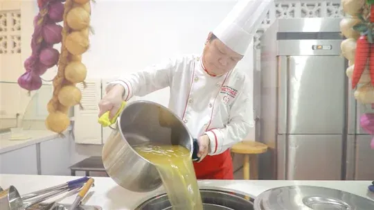 Thịt bò tươi ngon và rau củ chất lượng cho cách nấu lẩu bò kinh doanh thành công