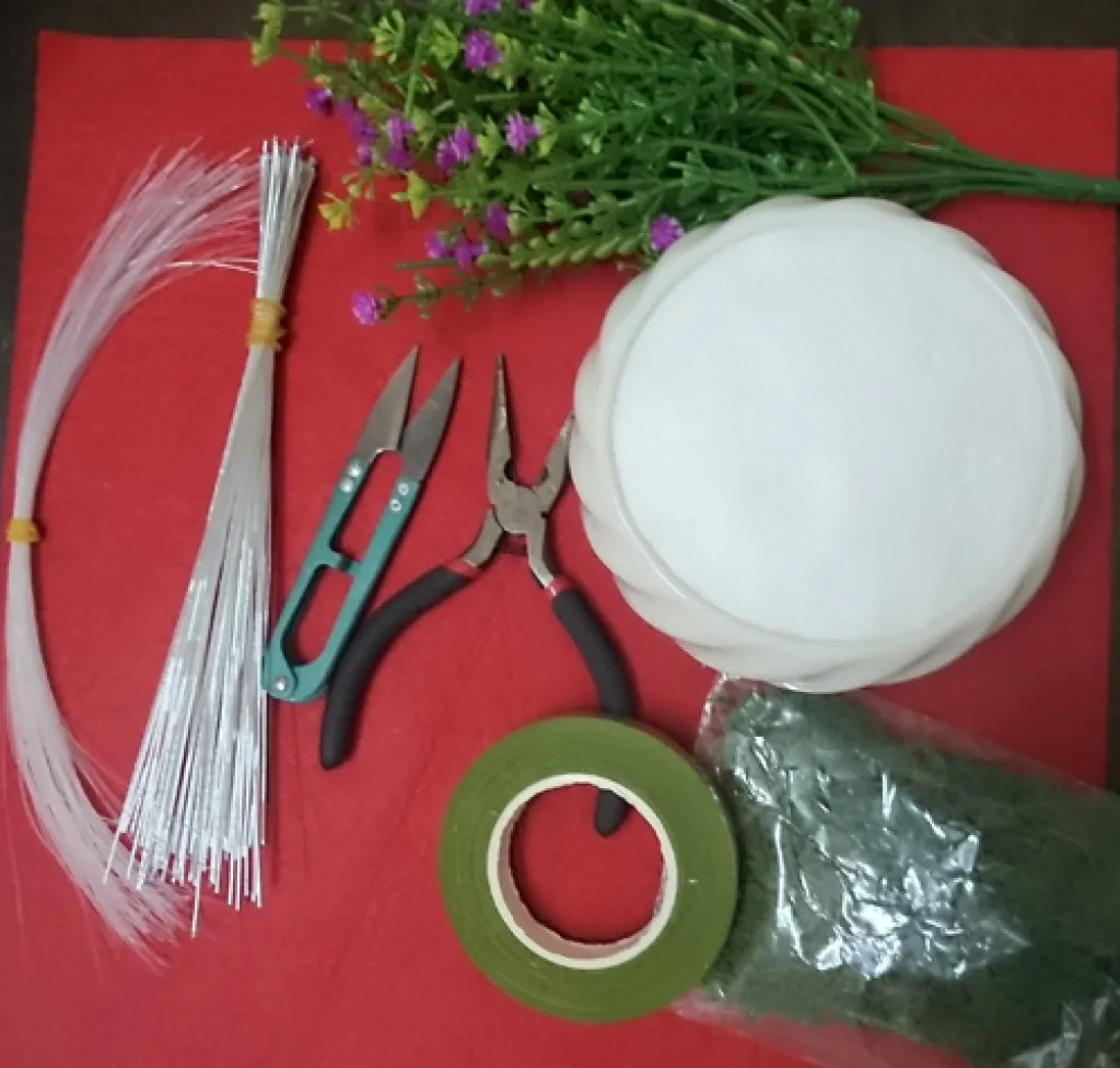 Hoa giả bằng đá pha lê với các cánh hoa màu sắc lấp lánh