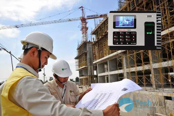 Máy chấm công được lắp đặt tại khu vực ra vào công trường
